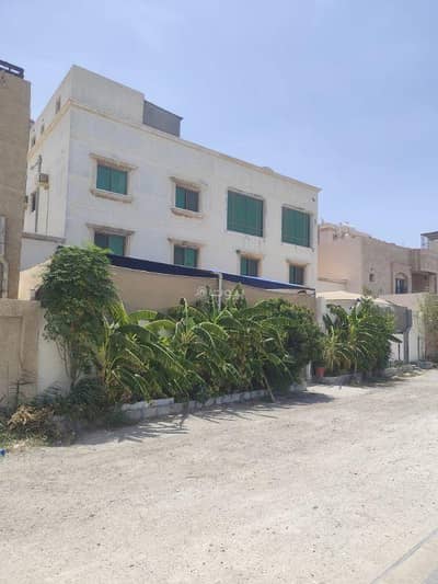 مجمع تجاري  للبيع في قلالي، محافظة المحرق - مبنى تجاري للبيع في الجلاي، محافظة المحرق