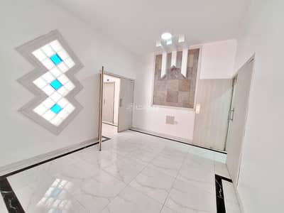 شقة 3 غرف نوم للايجار في عراد، محافظة المحرق - شقة مكونة من 3 غرف نوم للإيجار في القرية، محافظة المحرق