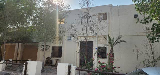 فیلا 10 غرف نوم للبيع في الرفاع، المحافظة الجنوبية - فيلا تتكون من 10 غرف نوم للبيع في الرفاع، المحافظة الجنوبية