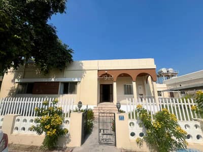 فیلا 3 غرف نوم للايجار في سار، المحافظة الشمالية - فيلا 5 غرف نوم للإيجار جنبية، محافظة الشمالية